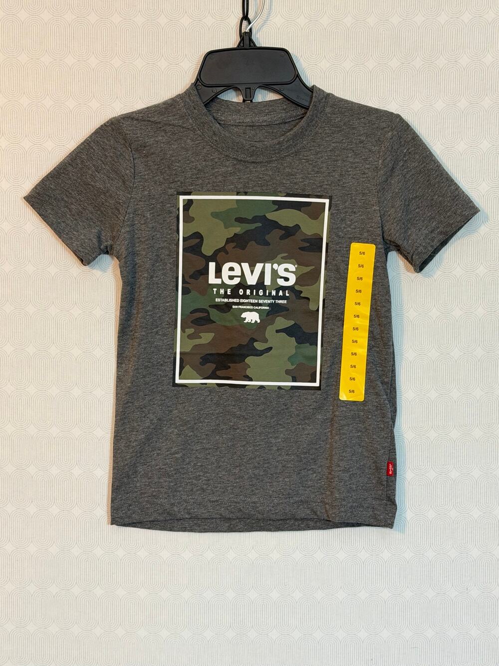 Levi's Boys Sz 5/6 Gray Camo Graphic Tee NWT The Original T-Shirt